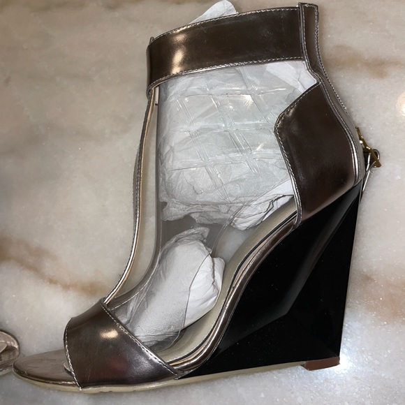 Boutique 9 Gold Heels - Picture 3 of 10